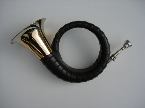 Plesshorn in Stimmung B. Goldmessingausf&uuml;hrung mit Stimmzug und Lederumwicklung